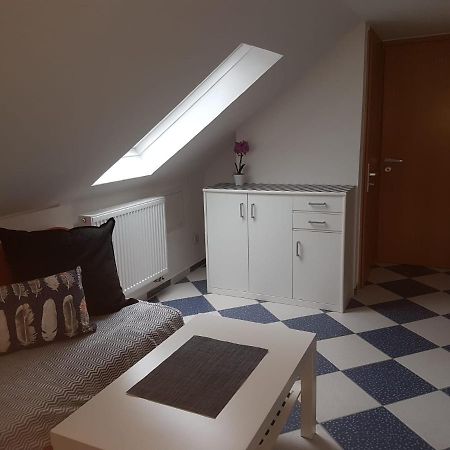 Ruhige Gemuetliche Ferienwohnung In Karlsruhe Daxlanden Fuer Monteure, Pendler, Geschaefsreisen, Wochenendreisen Екстериор снимка