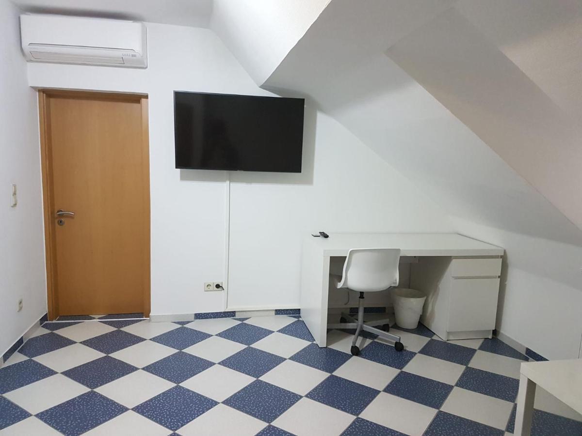 Ruhige Gemuetliche Ferienwohnung In Karlsruhe Daxlanden Fuer Monteure, Pendler, Geschaefsreisen, Wochenendreisen Екстериор снимка