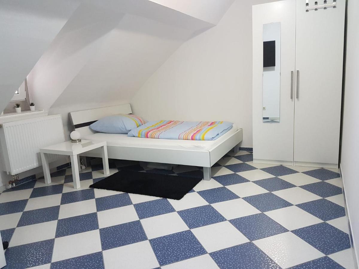 Ruhige Gemuetliche Ferienwohnung In Karlsruhe Daxlanden Fuer Monteure, Pendler, Geschaefsreisen, Wochenendreisen Екстериор снимка